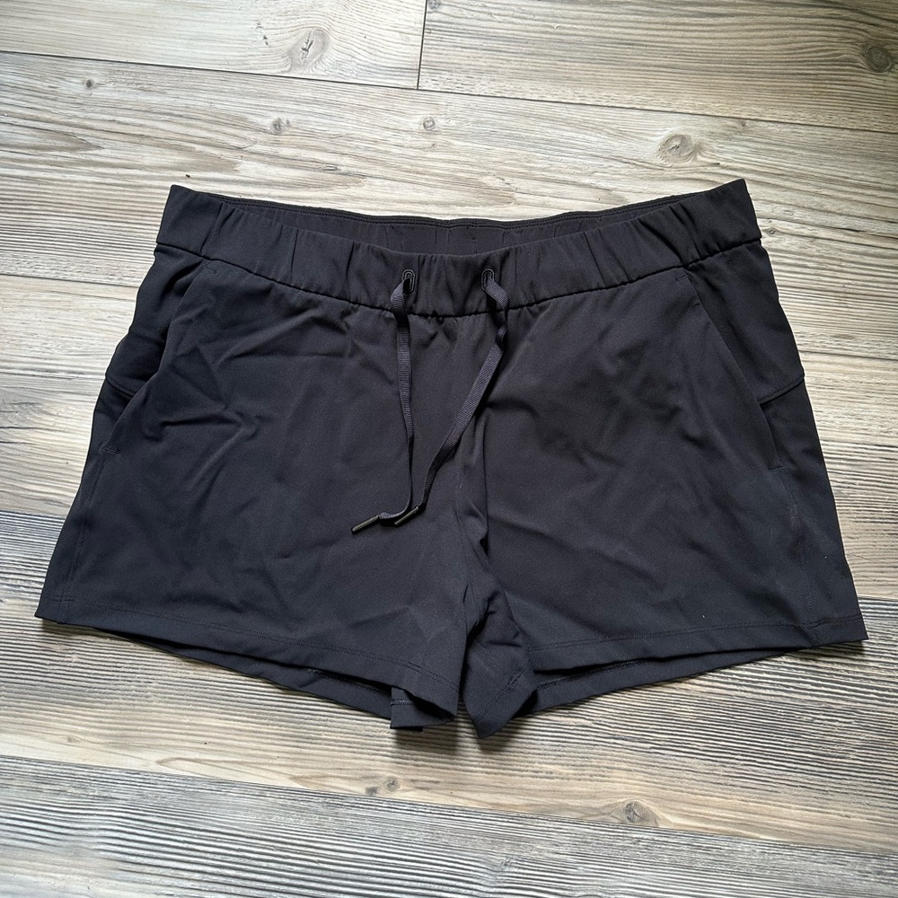 Lululemon on the fly shorts